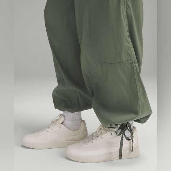 Lululemon✨LIKE NEW✨Lightweight Adjustable Mid-Rise Cargo Pant✨Grey Eucalyptus✨L - Picture 6 of 9